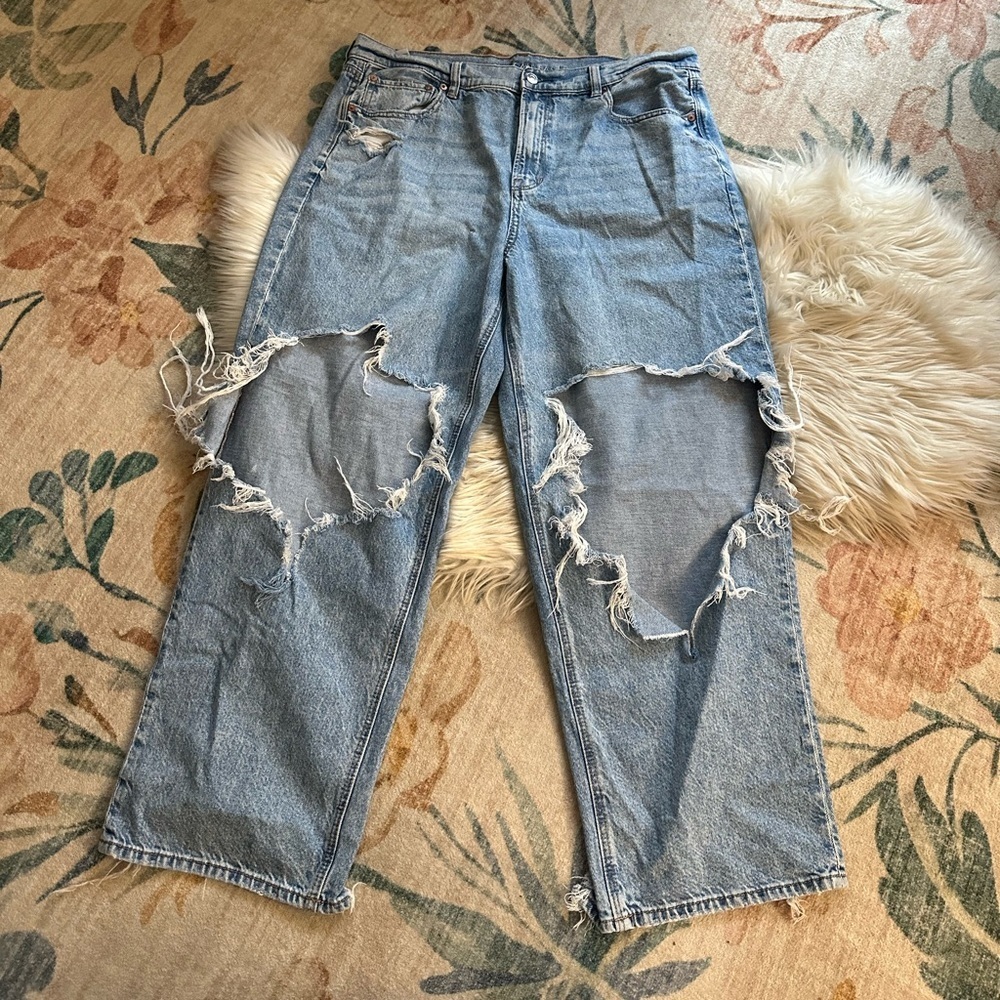 AMERICAN EAGLE Super High Rise
Baggy Straight Jean In Medium
Indigo - Picture 2 of 7